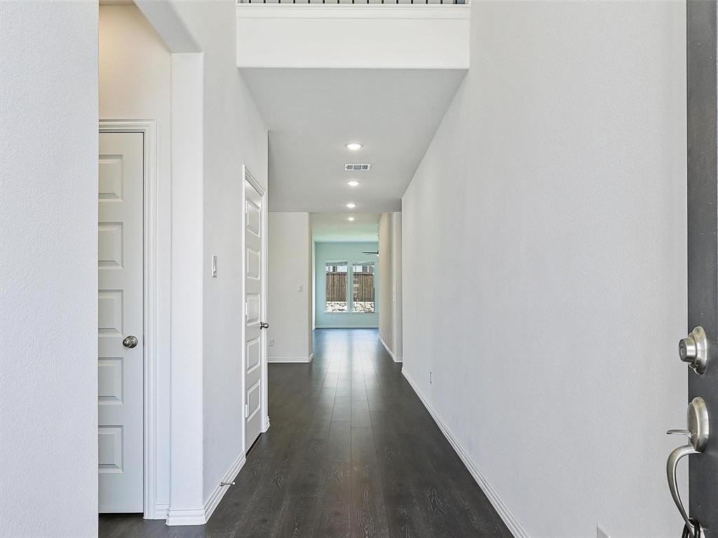 3011 Hobbs Ln - Photo 3 of 29