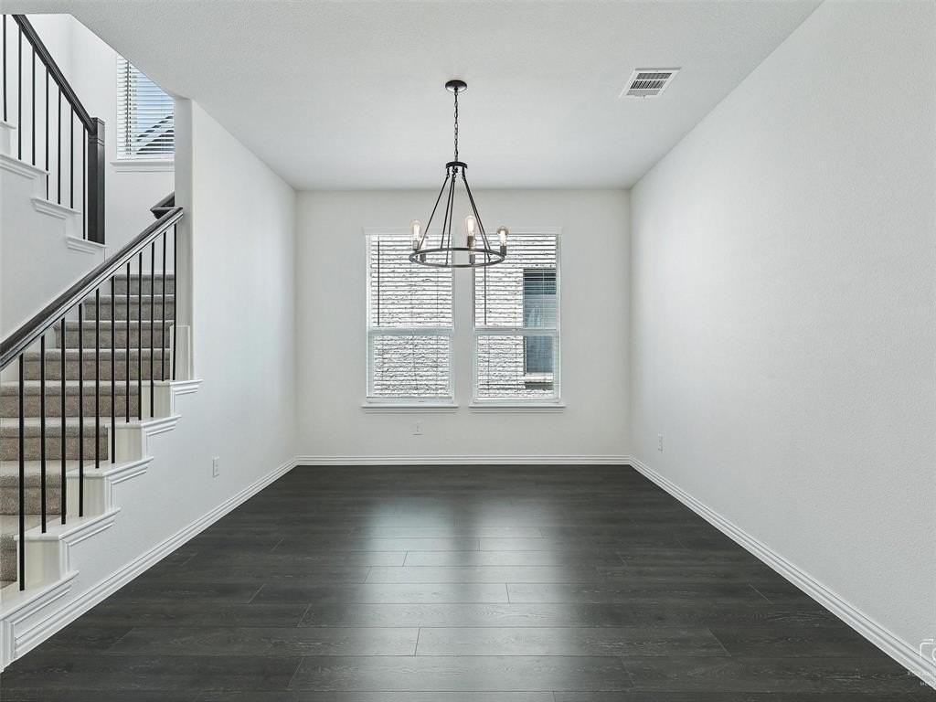 3011 Hobbs Ln - Photo 6 of 29