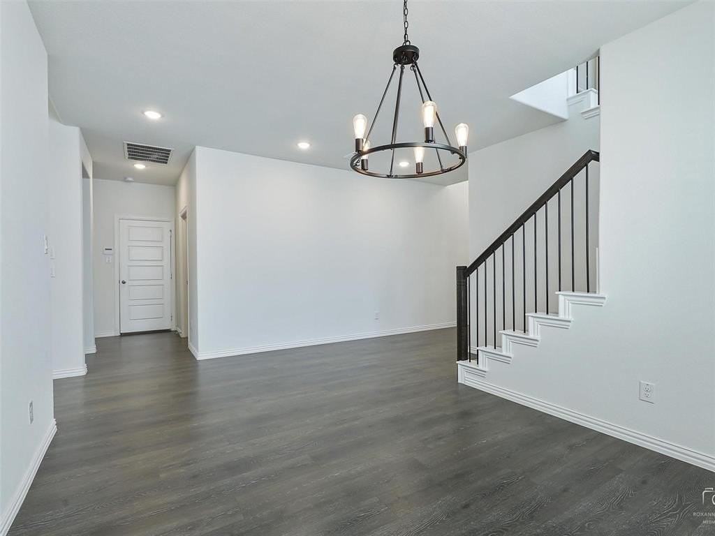 3011 Hobbs Ln - Photo 7 of 29