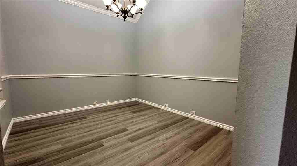 8905 Edinburgh Ln - Photo 5 of 33