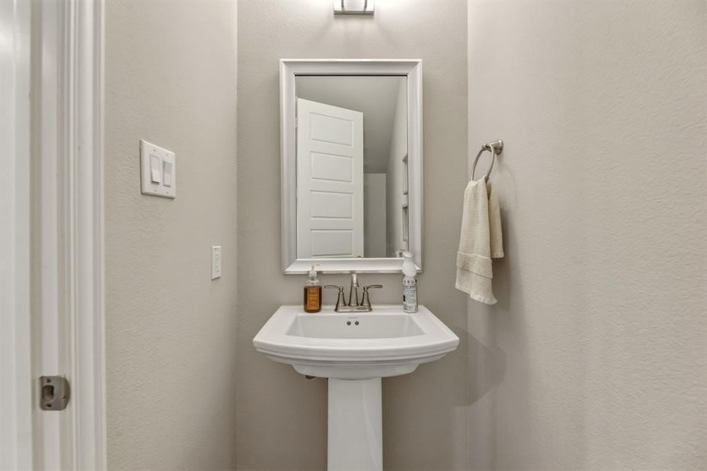 4937 Barcelona Ave - Photo 4 of 29