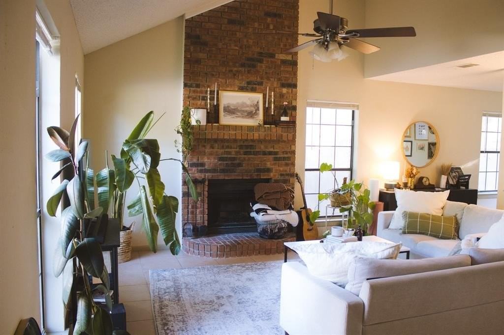 1846 Teton Dr - Photo 3 of 10