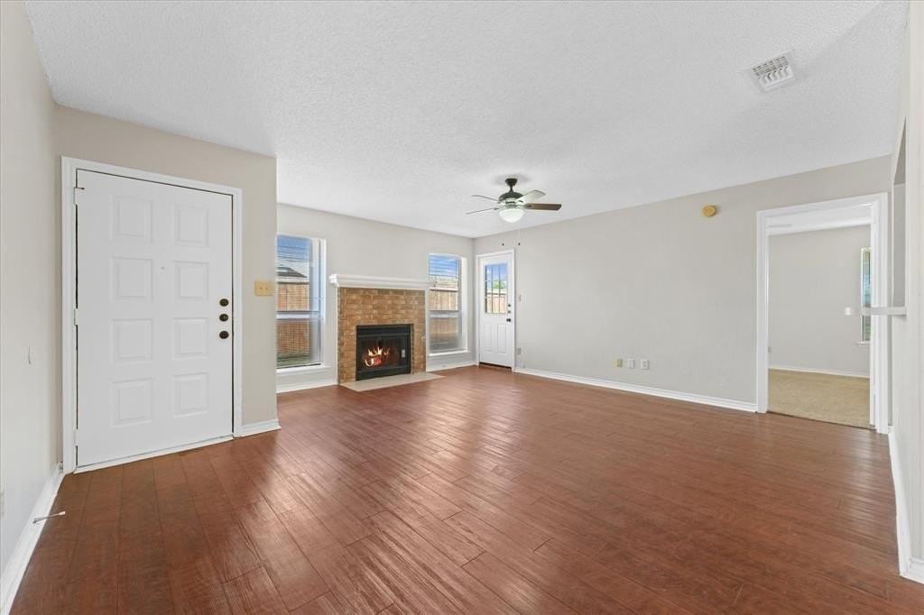 714 Royal Crest Dr - Photo 4 of 21