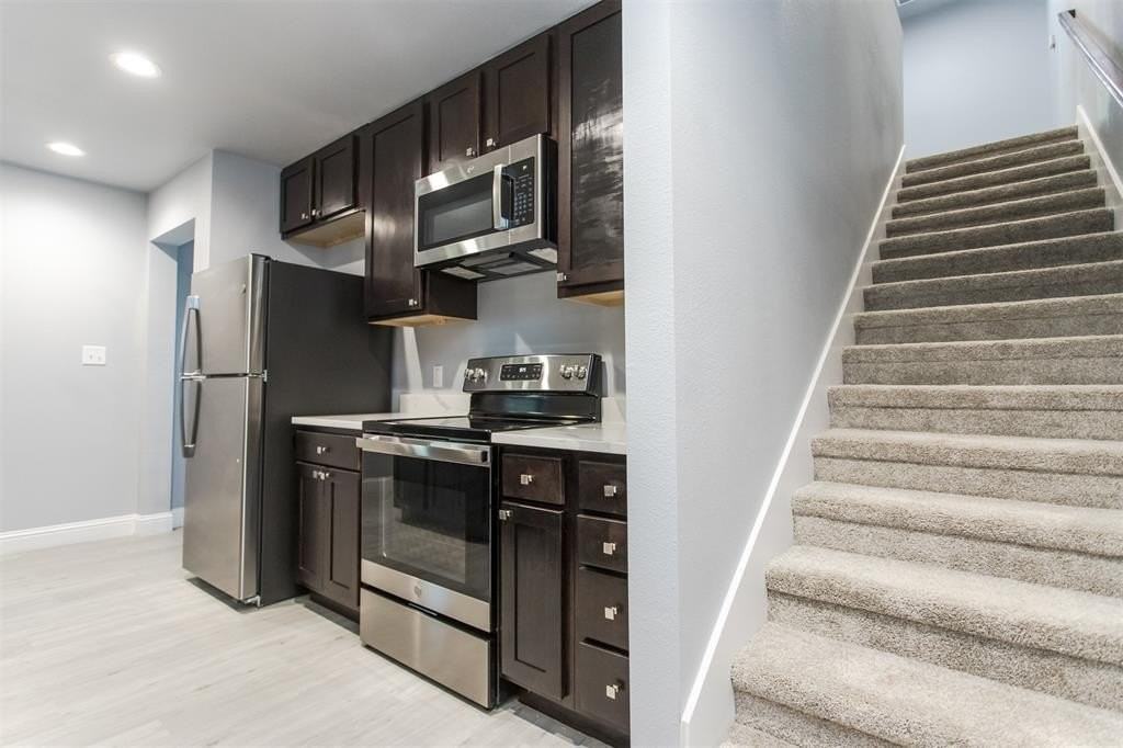 415 W Elm St #415 - Photo 3 of 17