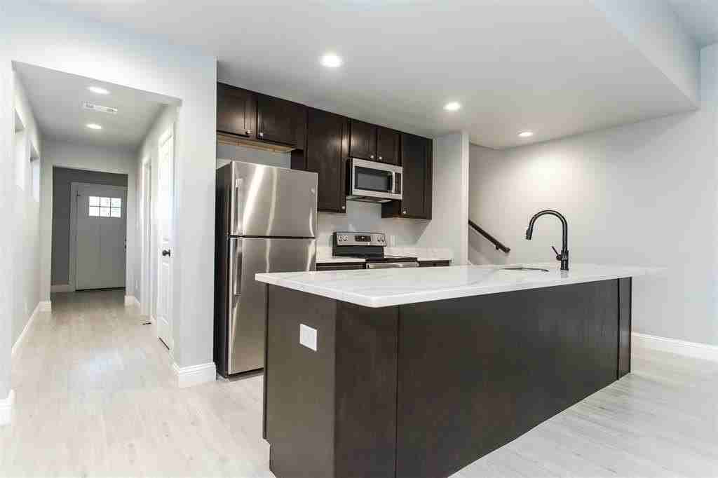 415 W Elm St #415 - Photo 4 of 17