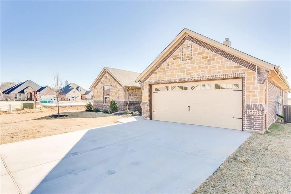 320 Oar Wood Dr - Photo 3 of 27