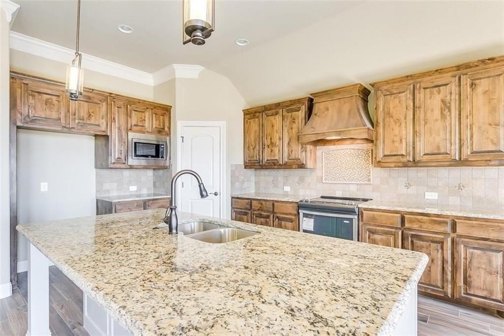 320 Oar Wood Dr - Photo 7 of 27