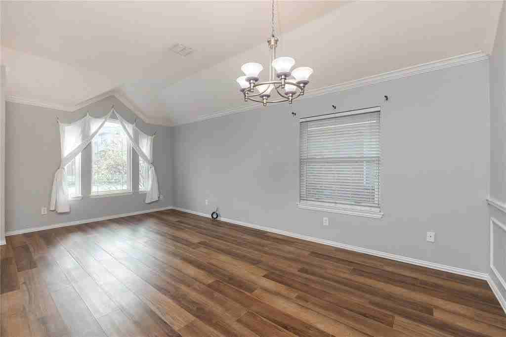 6513 Redwood Ln - Photo 4 of 36