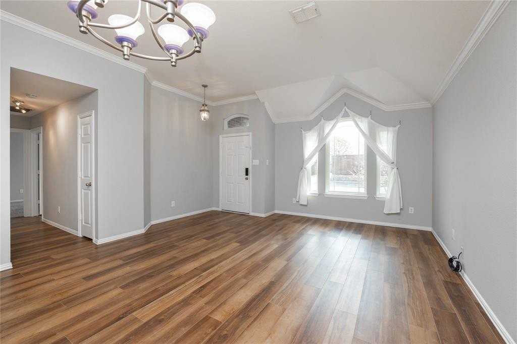 6513 Redwood Ln - Photo 5 of 36