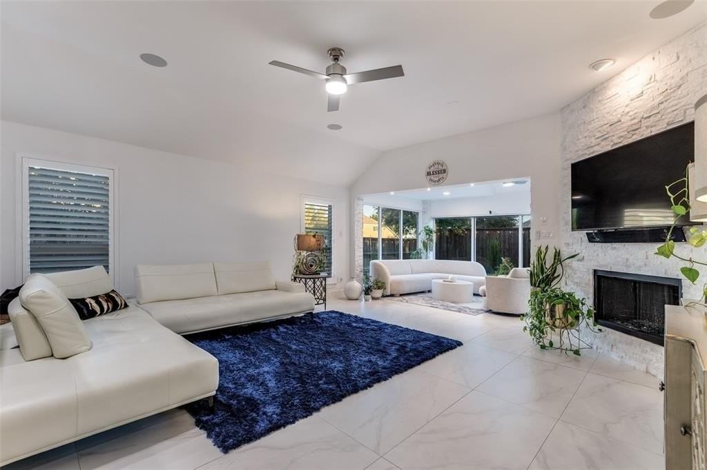 10501 Old Dawson Ct - Photo 7 of 36