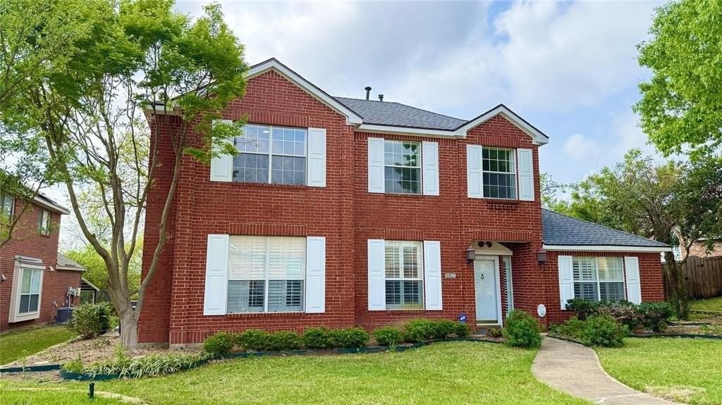 1412 Sussex Dr - Photo 2 of 32