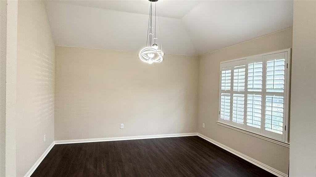 1412 Sussex Dr - Photo 7 of 32