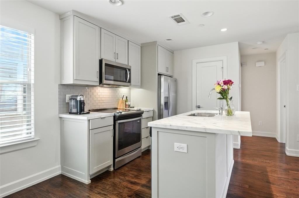 1930 Euclid Ave #3 - Photo 2 of 12