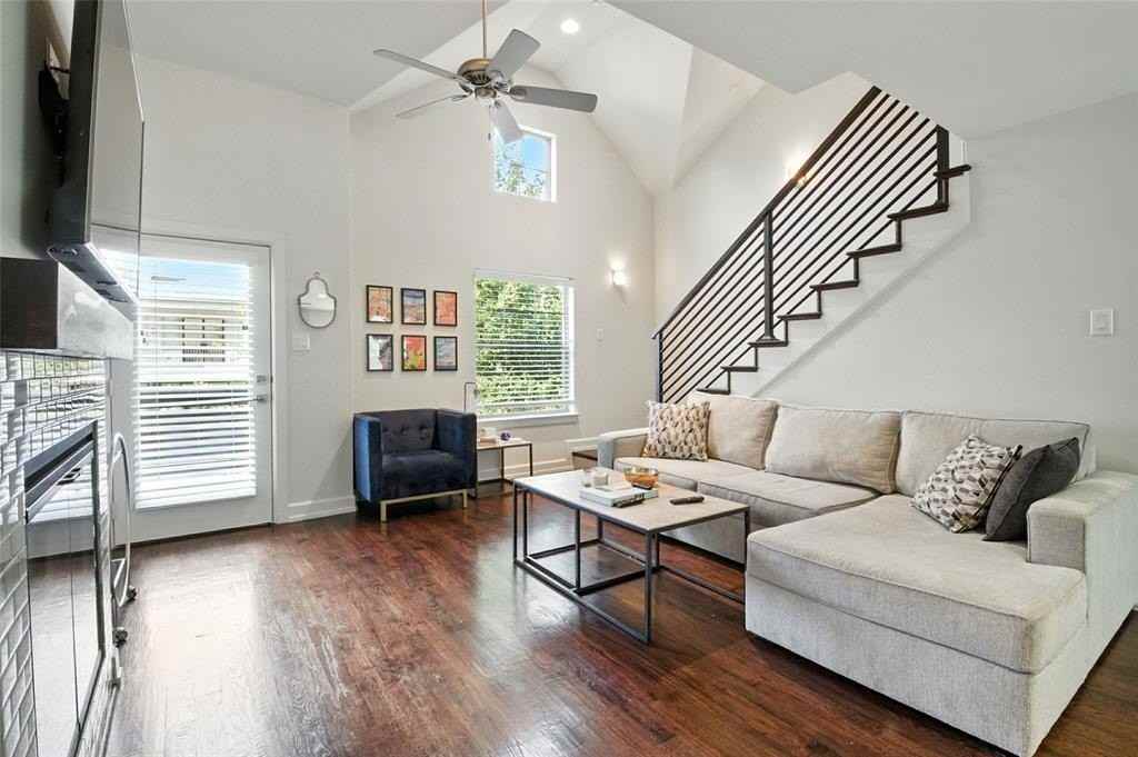 1930 Euclid Ave #3 - Photo 4 of 12