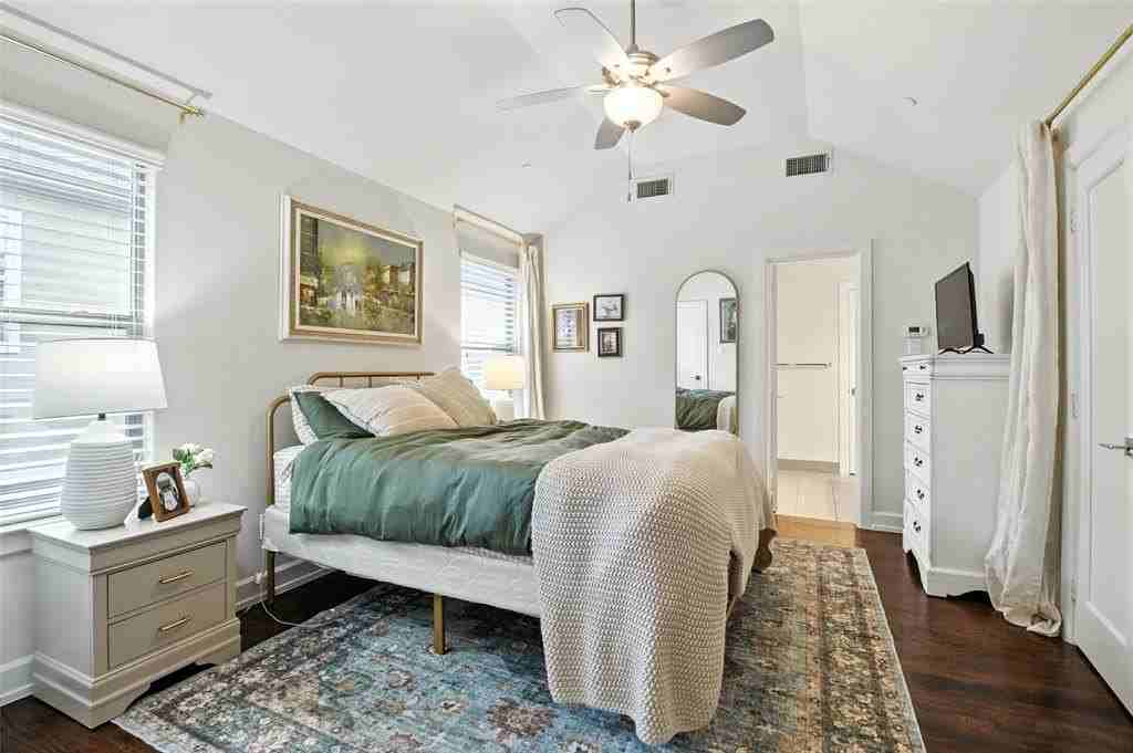 1930 Euclid Ave #3 - Photo 7 of 12