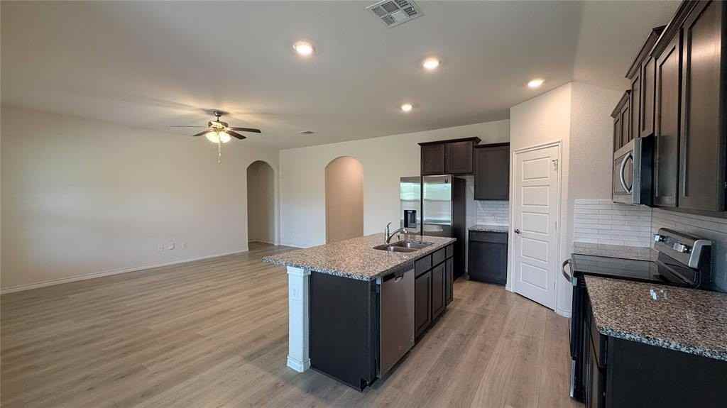 916 Cherry Blossom St - Photo 2 of 11