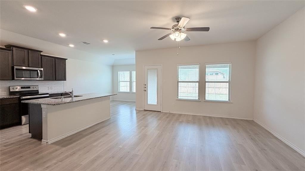 916 Cherry Blossom St - Photo 3 of 11