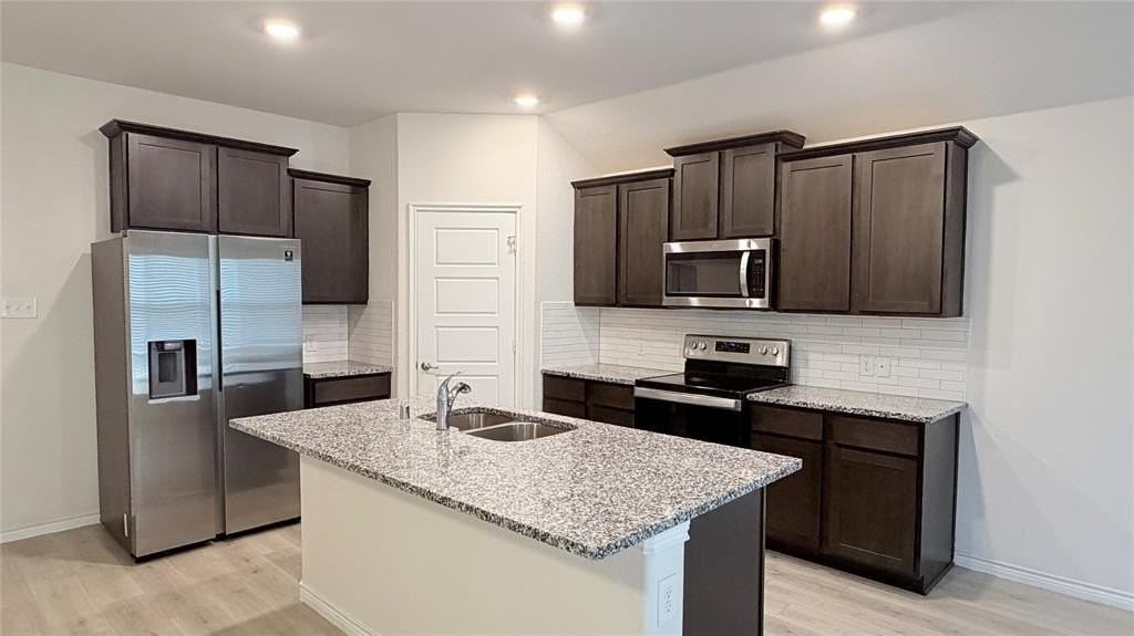 916 Cherry Blossom St - Photo 4 of 11