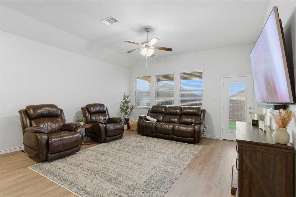 727 Fort Ln - Photo 6 of 19