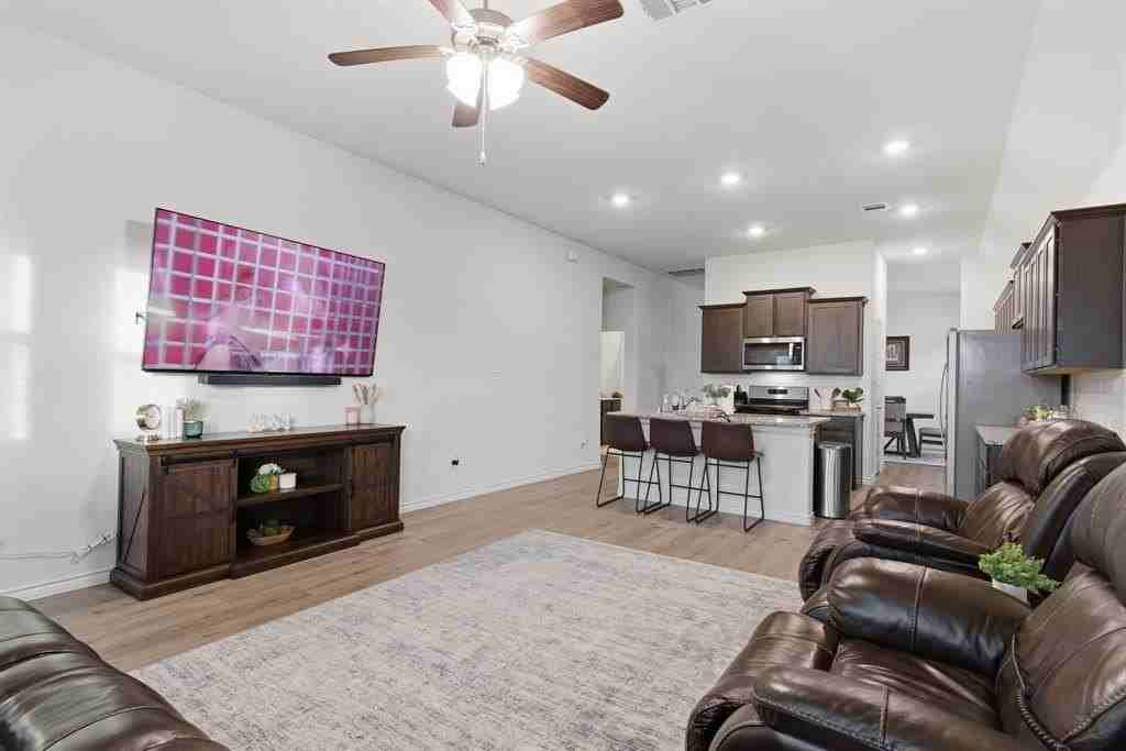 727 Fort Ln - Photo 7 of 19