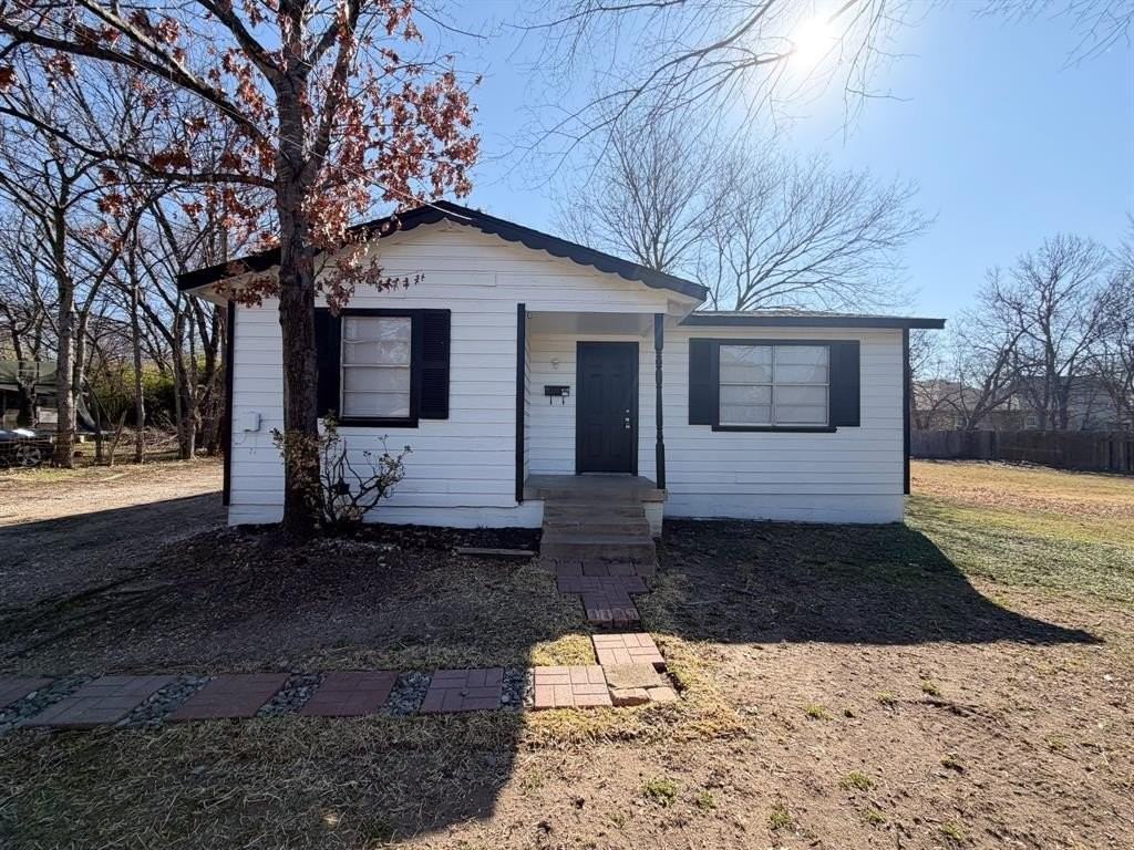 410 N Flat St - Photo 2 of 13