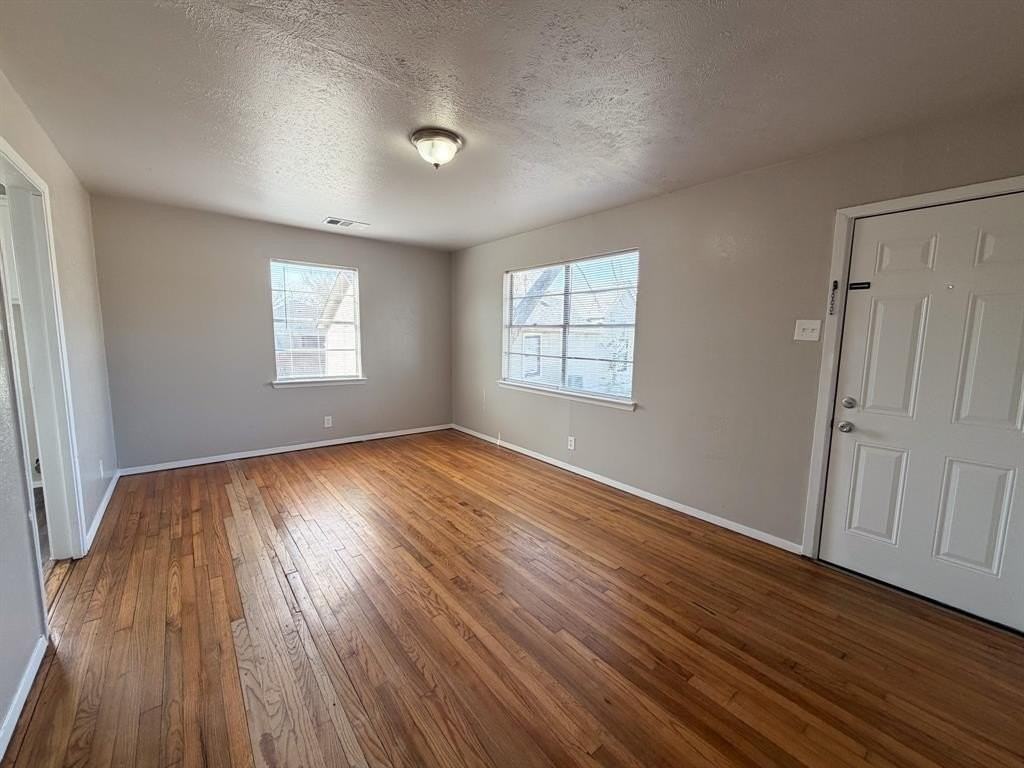 410 N Flat St - Photo 3 of 13