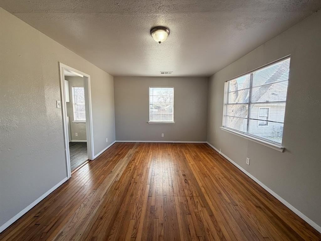 410 N Flat St - Photo 4 of 13