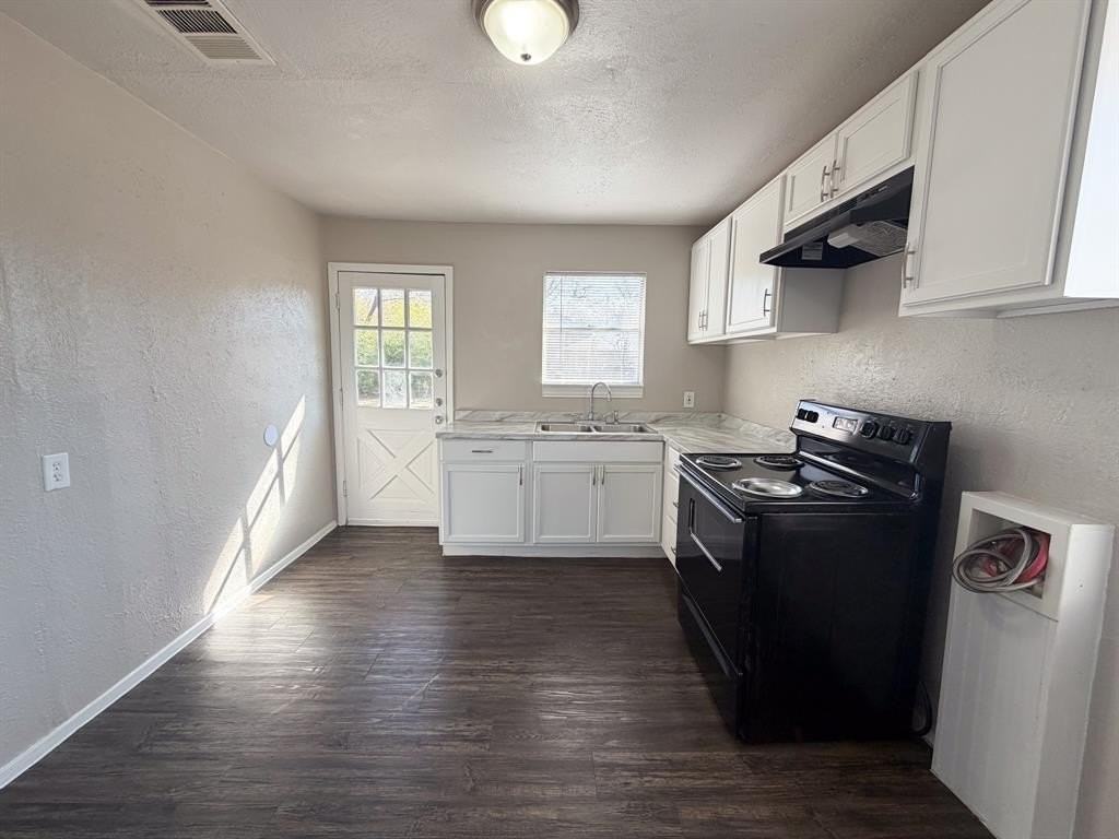 410 N Flat St - Photo 6 of 13