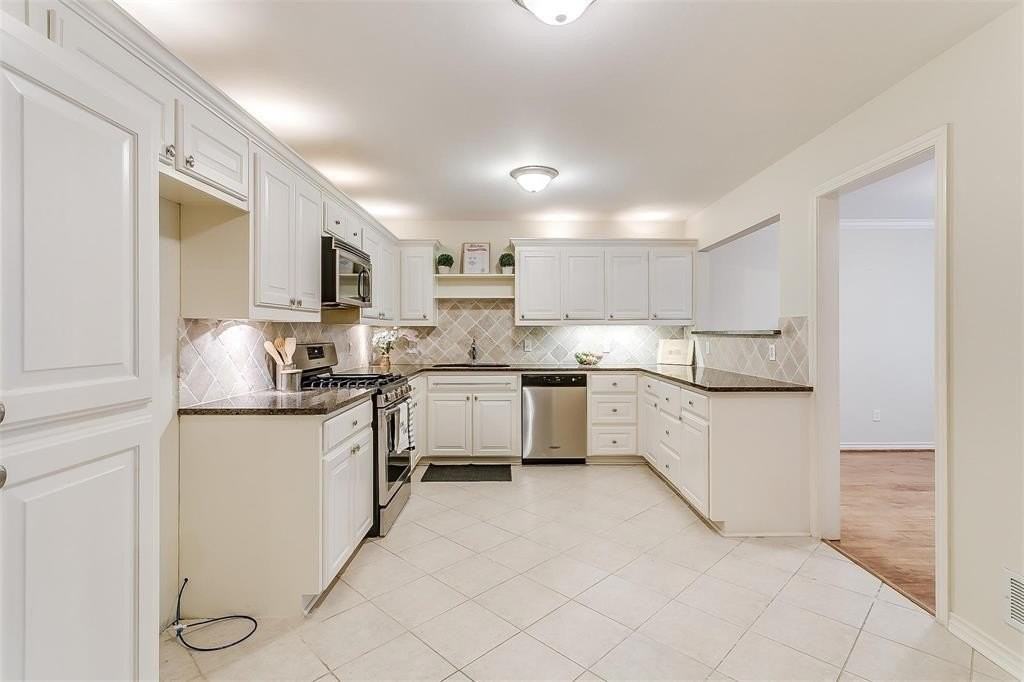 10615 Boedeker St - Photo 6 of 11