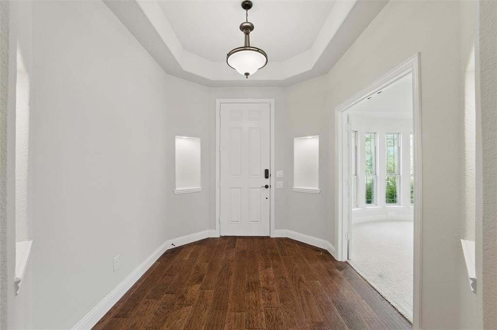 520 Lowland Ln - Photo 4 of 30