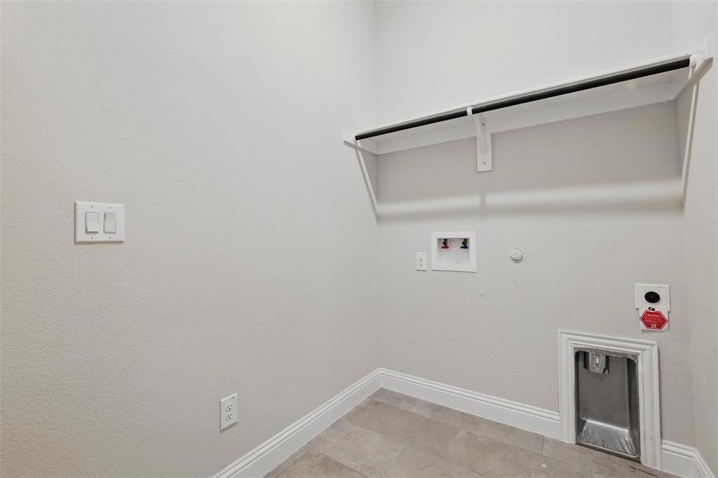 520 Lowland Ln - Photo 7 of 30