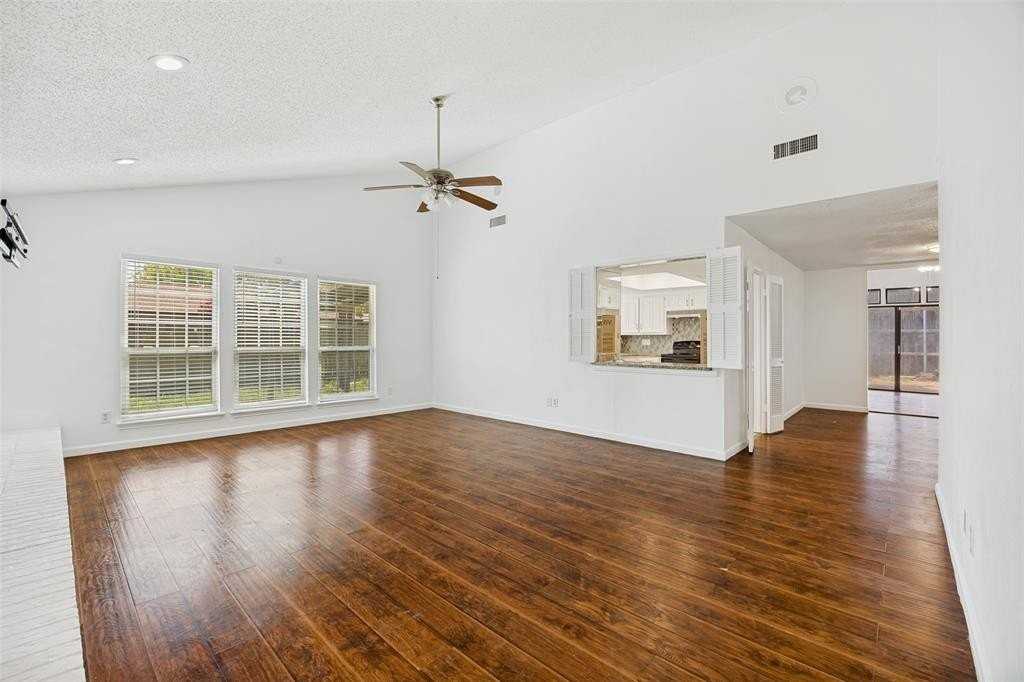 1506 Hindsdale Dr - Photo 6 of 25