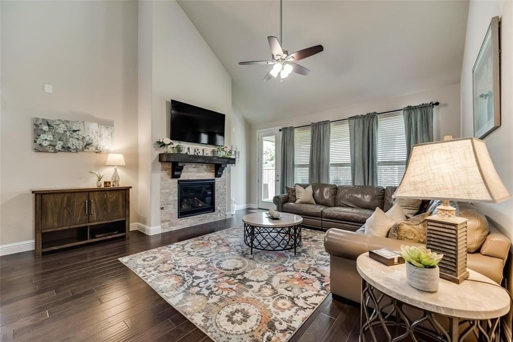 717 Callaway Dr - Photo 2 of 21