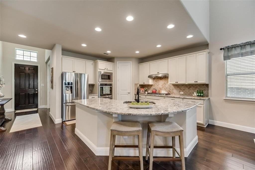 717 Callaway Dr - Photo 3 of 21