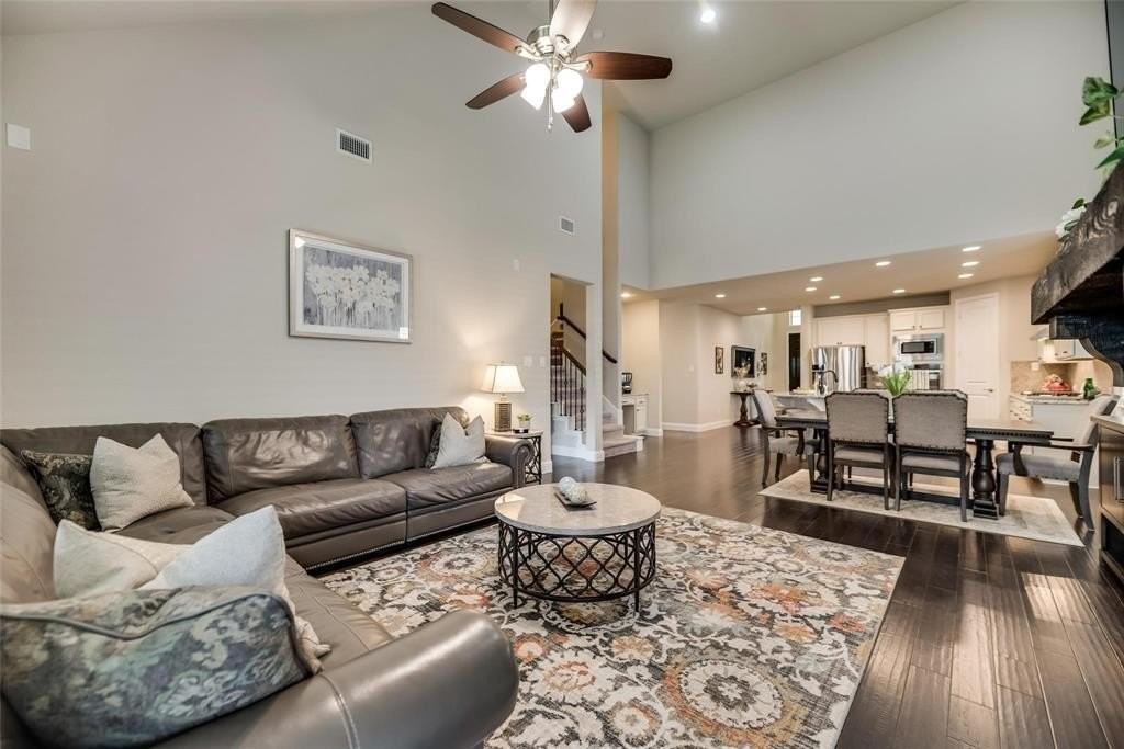 717 Callaway Dr - Photo 4 of 21