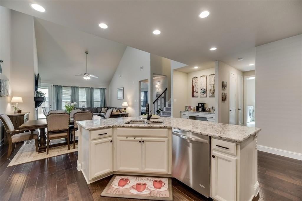 717 Callaway Dr - Photo 5 of 21