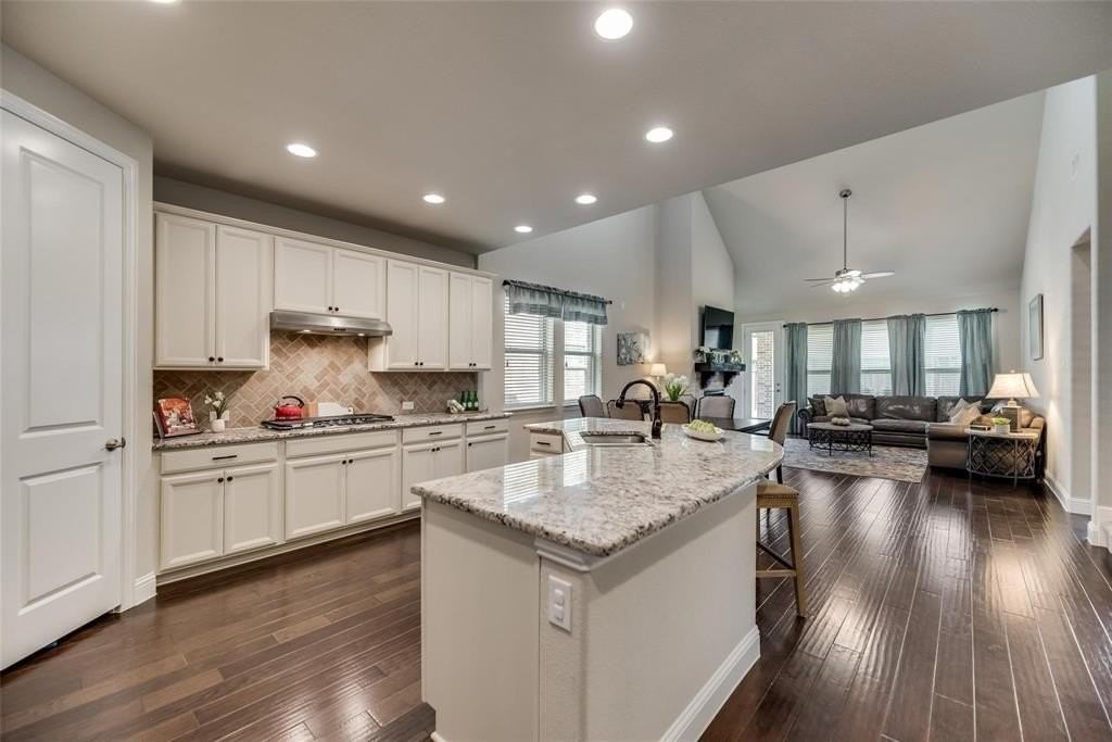 717 Callaway Dr - Photo 6 of 21