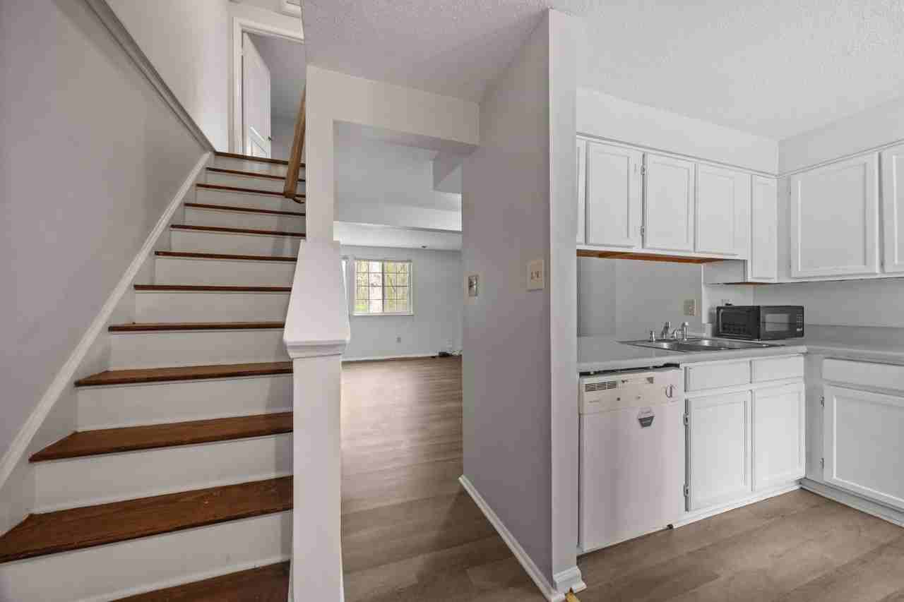 7716 Sandra Ln - Photo 4 of 36