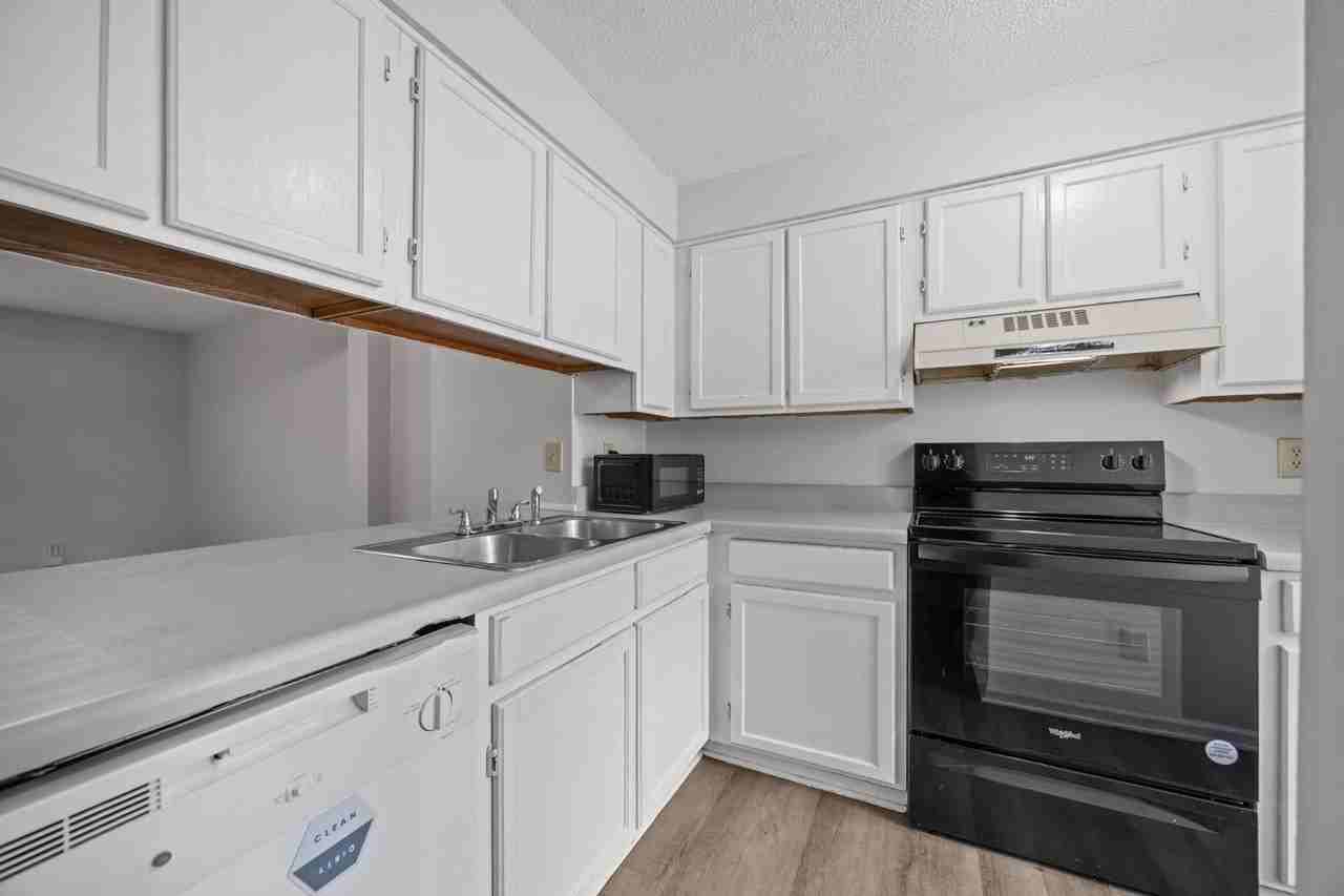 7716 Sandra Ln - Photo 6 of 36