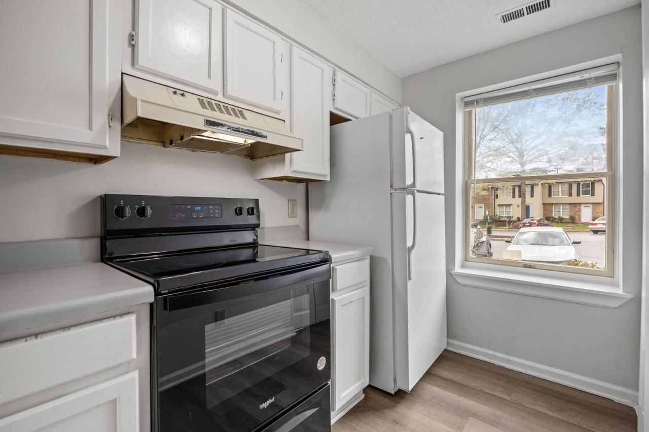 7716 Sandra Ln - Photo 7 of 36