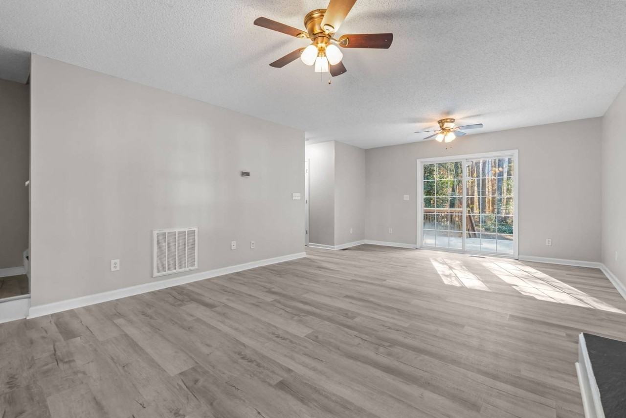 82 Stonecliff Ln - Photo 3 of 40