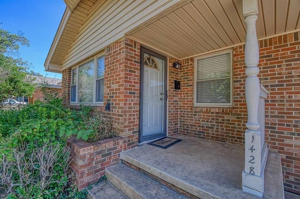 1428 Lindale Ave - Photo 4 of 28