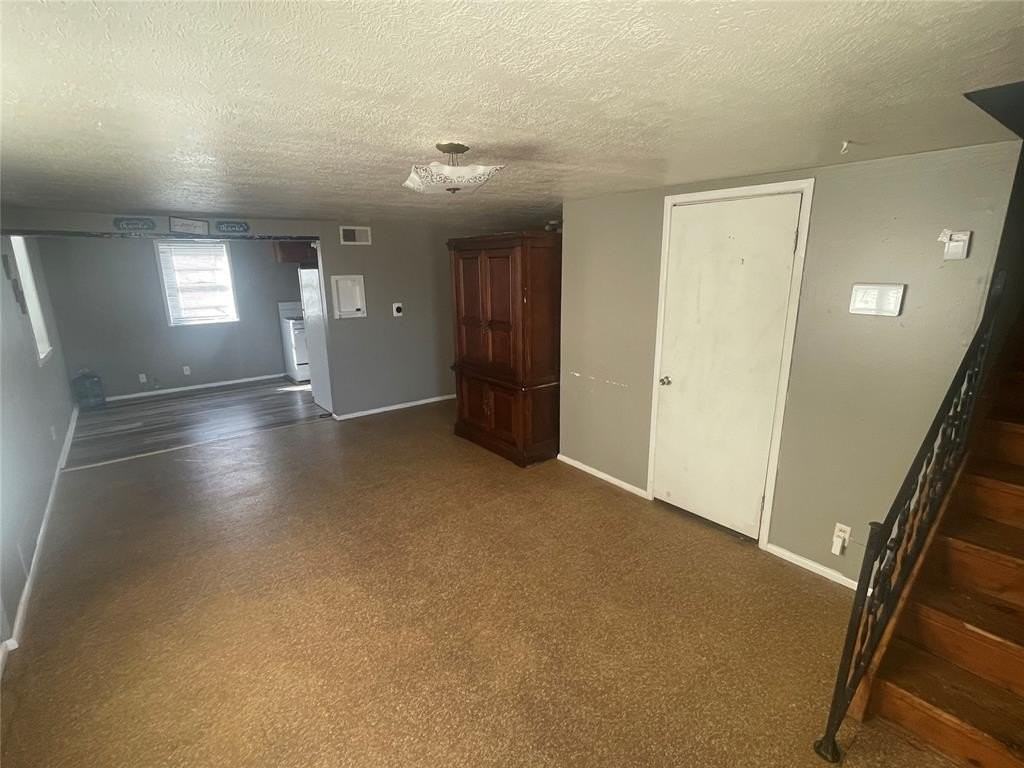 909 Court Ave - Photo 2 of 10