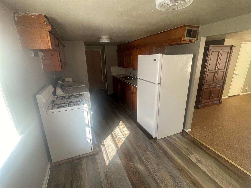 909 Court Ave - Photo 4 of 10