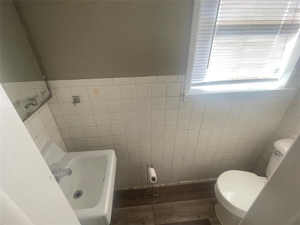 909 Court Ave - Photo 5 of 10