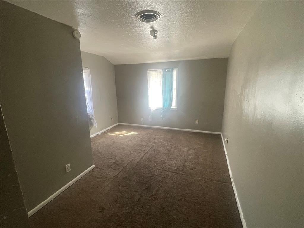 909 Court Ave - Photo 6 of 10