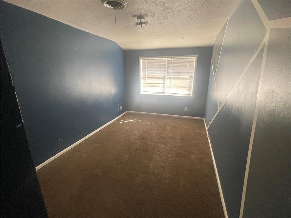 909 Court Ave - Photo 7 of 10