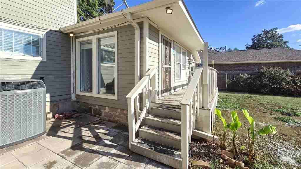 609 N Ash St - Photo 6 of 30