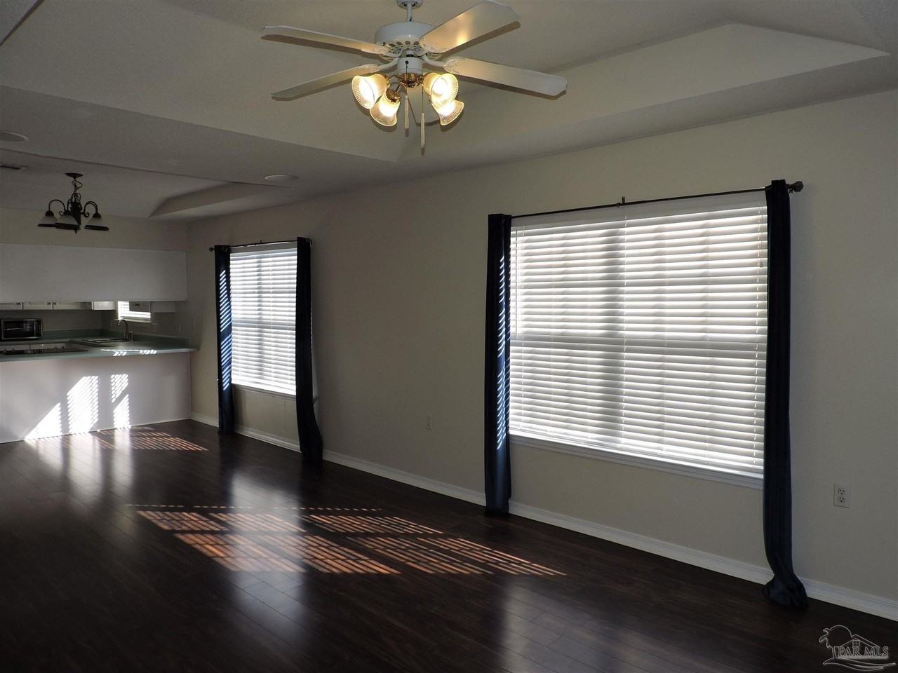 1100 Sweetbriar St - Photo 3 of 21