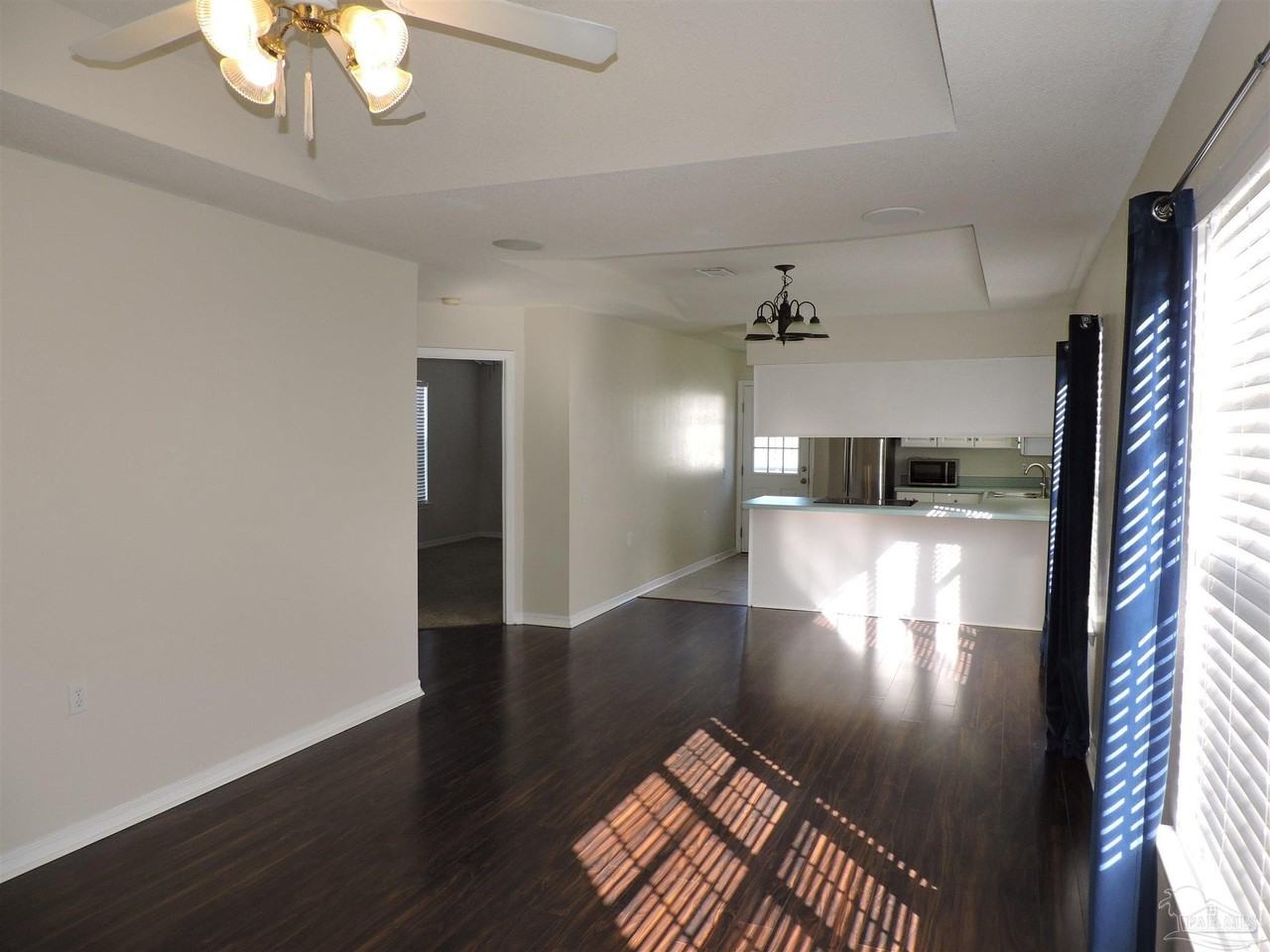 1100 Sweetbriar St - Photo 4 of 21